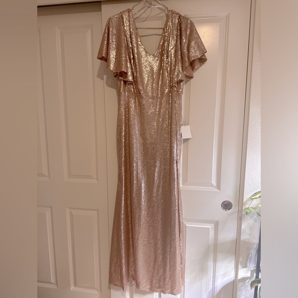 NWT LuLu’s Short Sleeve Sequin Champagne Gown